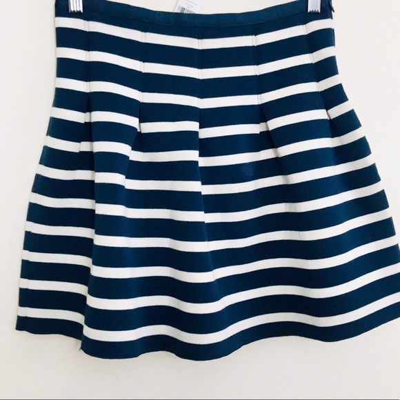 |Gap| Navy & White Striped Flared Skirt Sz Small - Picture 3 of 8